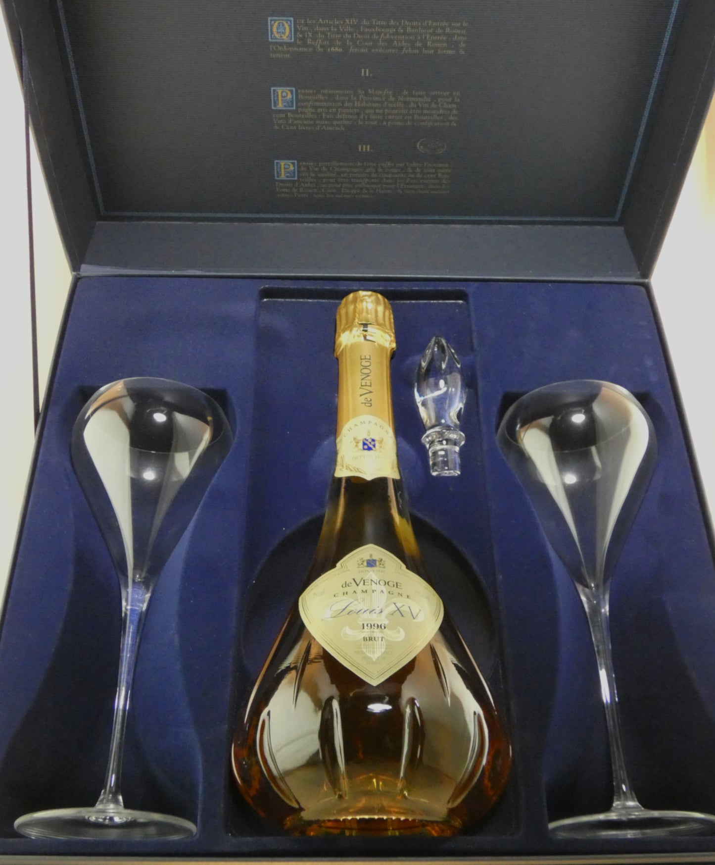 De Venoge Louis XV Champagne - 1996 (gift set box, glasses, glass stopper) (750ml)